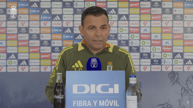 Javi Calleja, en sala de prensa con el Real Oviedo.