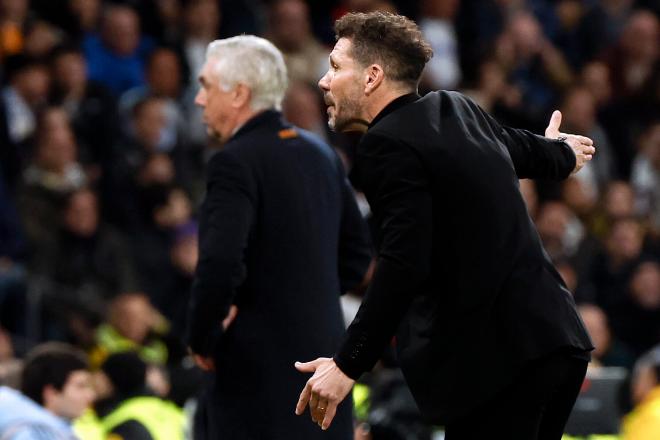 Simeone, durante el Real Madrid-Atlético (Foto: EFE).