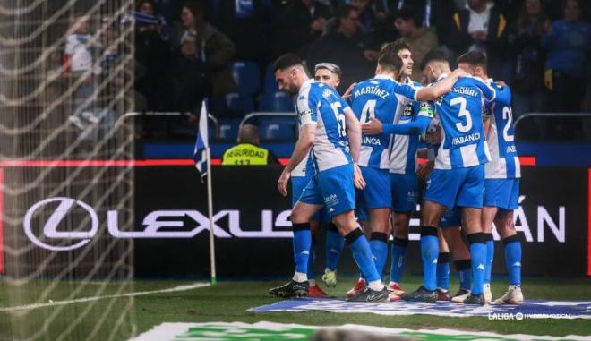 Los jugadores del Dépor celebran uno de los goles frente al Almería (FOTO: LALIGA).