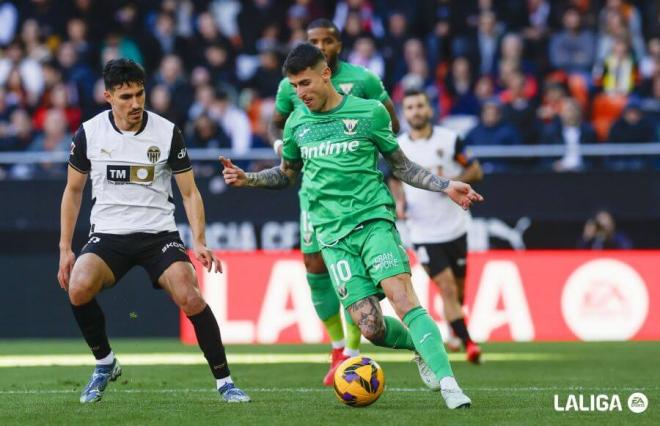 André Almeida. ante Dani Raba el CD Leganés (Foto: LALIGA).