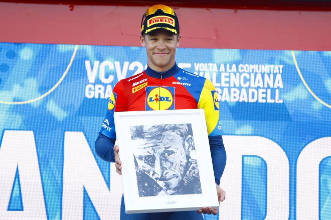 Jonathan Milan gana la última etapa de la Volta
