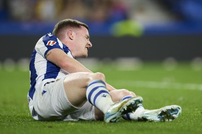 Sergio Gómez se duele en el Real Sociedad-Espanyol (Foto: Europa Press).