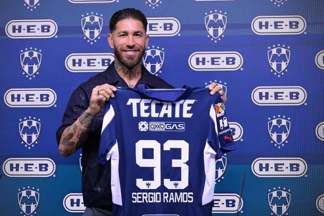 Sergio Ramos, en su presentación con Rayados de Monterrey (Foto: @Rayados).