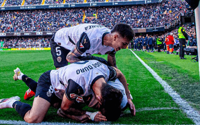 El Valencia CF celebra un gol en Mestalla