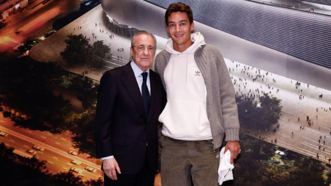 George Russell junto a Florentino Pérez en el derbi (@realmadrid)