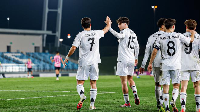 Gonzalo García con el Real Madrid Castilla (Foto: @lafabricacrm)