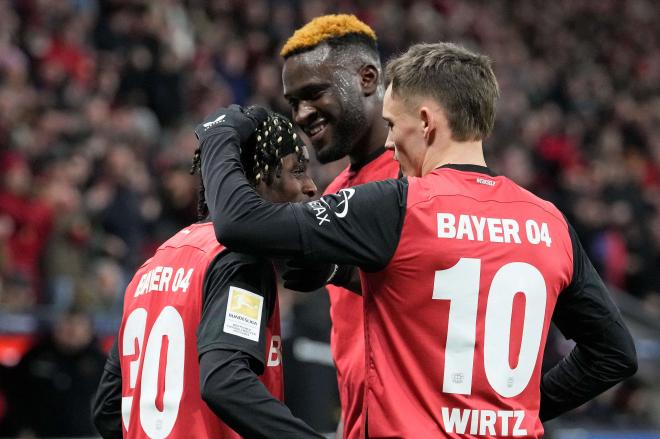 Florian Wirtz y Jeremie Frimpong celebrando un gol con el Bayer Leverkusen (Foto: Cordon Press).