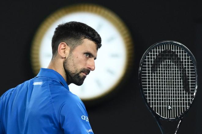 Novak Djokovic, durante su partido ante Zverev en Melbourne (Foto: Cordon Press).