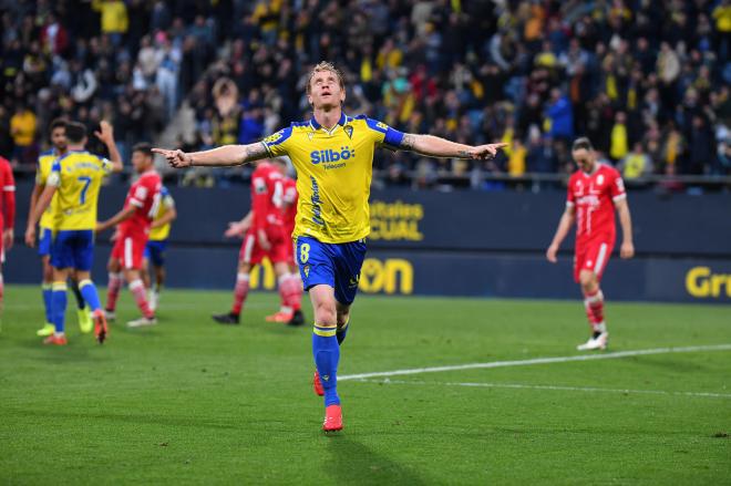 Álex Fernández, celebrando el gol al Cartagena (Foto: Cádiz CF).