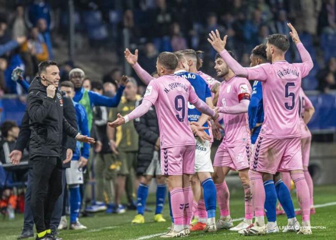 Protestas arbitrales en el Real Oviedo-Eldense. (Foto: LALIGA)