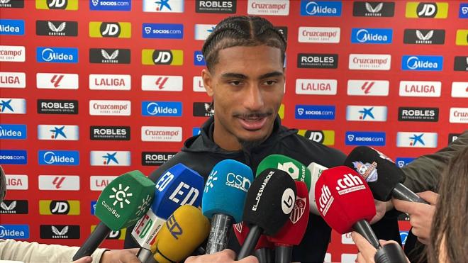 Loïc Badé, en su intervención ante los medios de este martes (Foto: Kiko Hurtado).