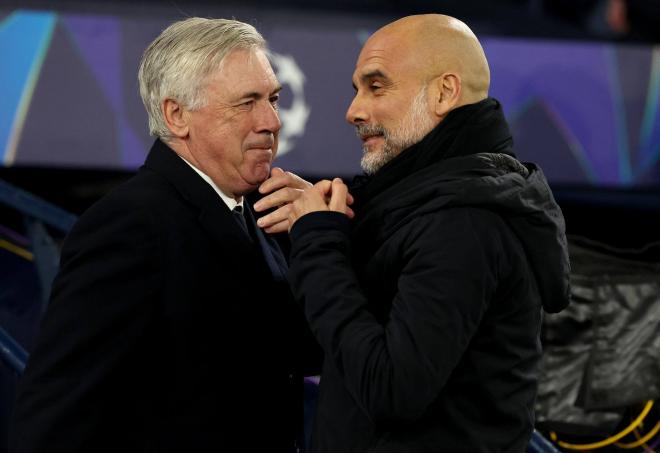 Carlo Ancelotti y el saludo con Pep Guardiola (EFE)