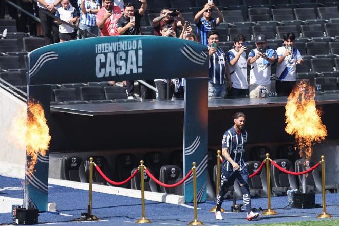 Sergio Ramos, el día de su presentación con Monterrey (Foto: Cordon Press).