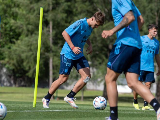 Mateo Silvetti en un encuentro con la sub 20 argentina. (Foto: Newell's Old Boys)