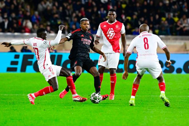 Jugada del Mónaco-Benfica (FOTO: Cordón Press).