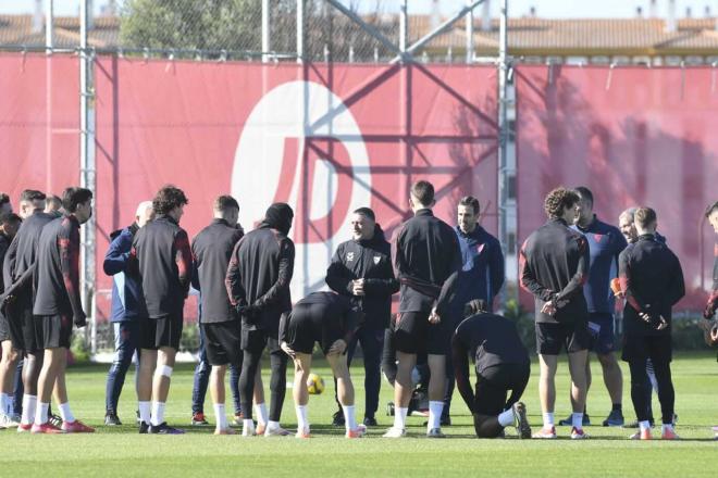 Imagen del entrenamiento del Sevilla este miércoles (Foto: Kiko Hurtado).