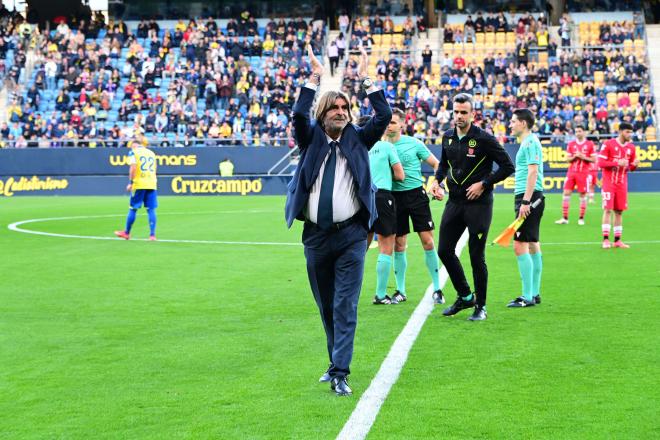 Juan José, en el saque de honor ante el Cartagena (Foto: Cádiz CF).