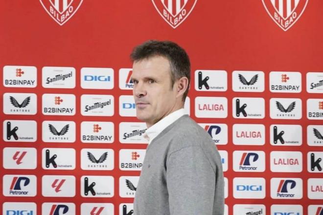 El presidente Jon Uriarte comparece ante la prensa en San Mamés (Foto: Athletic Club).