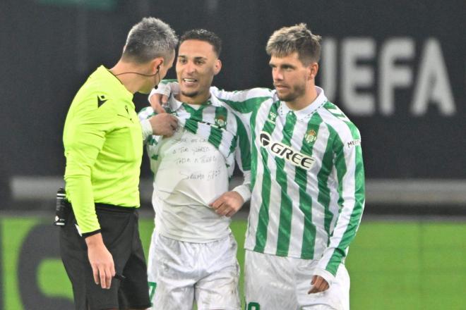 Antony, celebrando su gol con Lo Celso (Foto: Cordon Press).