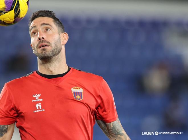 Ian Mackay, ex del Dépor, en un partido con el Eldense (Foto: LALIGA).