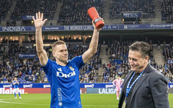 Alemao recibe el premio a jugador del mes en el Real Oviedo (Foto: LALIGA).