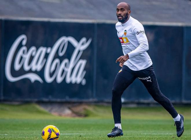 Dimitri Foulquier, en un entrenamiento (Foto: Valencia CF).