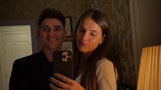 Julián Álvarez con su pareja de vacaciones en Venecia (@emiliafferrero)