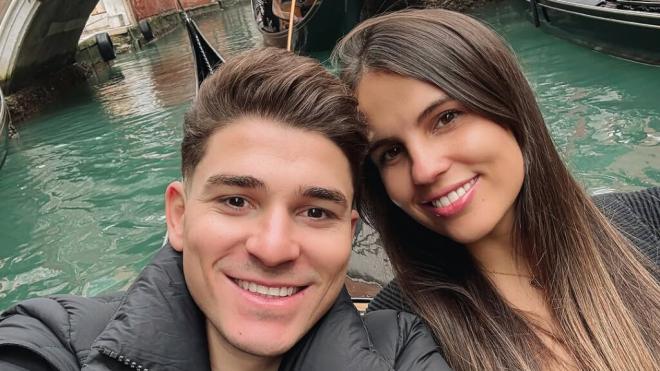 Julián Álvarez con su pareja de vacaciones en Venecia (@juliaanalvarez)