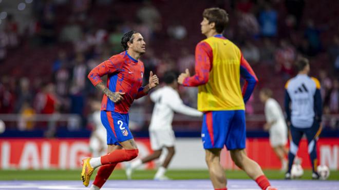 José María Giménez y Robin Le Normand calentando (Fuente: Cordon Press)