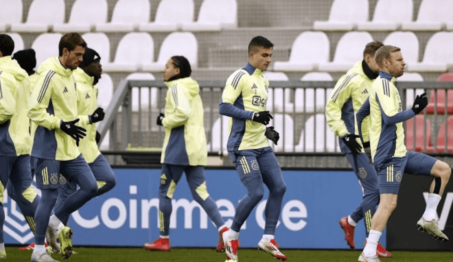 Lucas Rosa, entrenando con el Ajax.