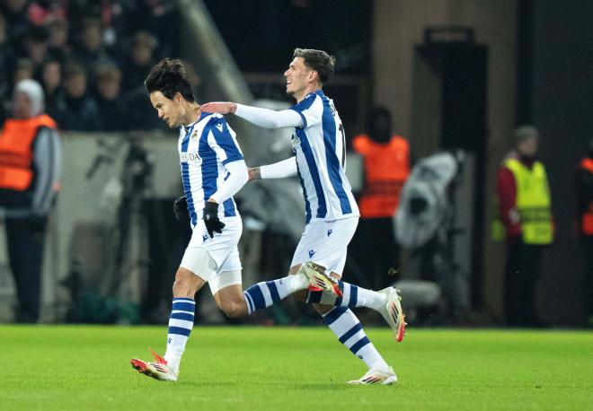 Take Kubo celebra su gol en el Midtjylland-Real Sociedad (Foto: Cordon Press).