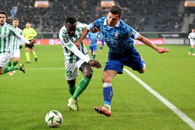 Sabaly, ante el Gent (Foto: Cordon Press).