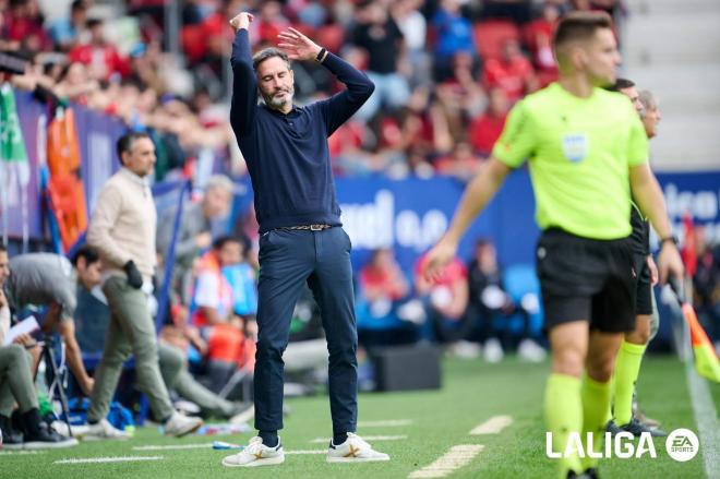 Enfado de Vicente Moreno en un partido de Osasuna (Foto: LALIGA).