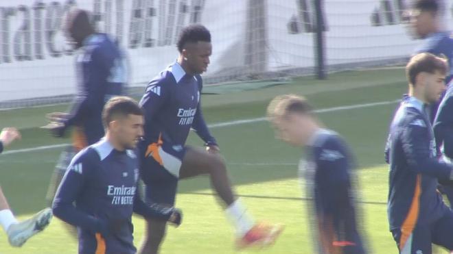 Vinicius, durante el entrenamiento (Foto: ElDesmarque)