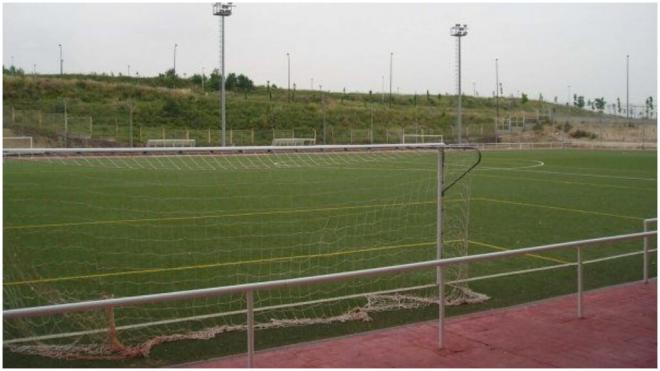 El campo de fútbol del Polideportivo de Moratalaz, donde reanimó Iker Prieto al árbitro del part