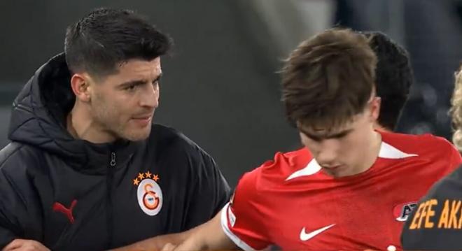 Álvaro Morata se encara con un rival tras la derrota del Galatasaray (Foto: Movistar Plus).