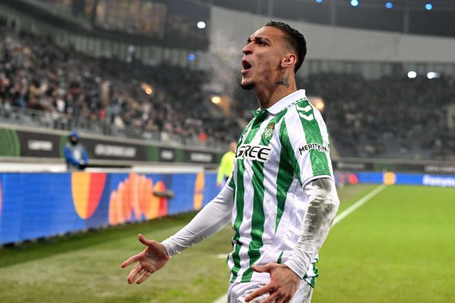 Antony celebra su gol ante el Gent (foto: Cordón Press).