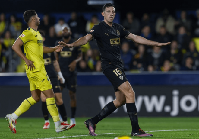 César Tárrega, ante el Villarreal CF (Foto: LALIGA).