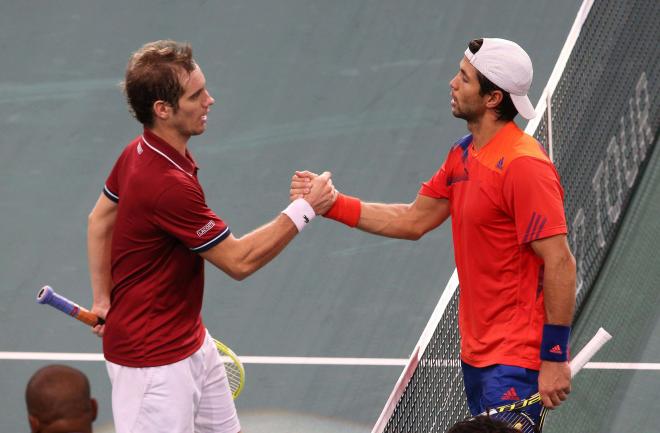 Fernando Verdasco saluda a Andy Murray tras un partido (Foto: Cordon Press).