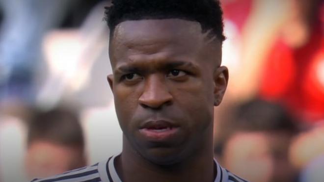 La cara de Vinicius con los balones de playa (Redes Sociales)