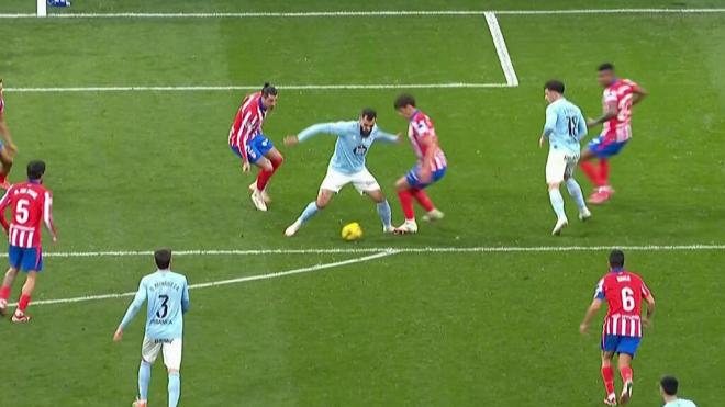 El penalti de Le Normand a Borja Iglesias (DAZN)