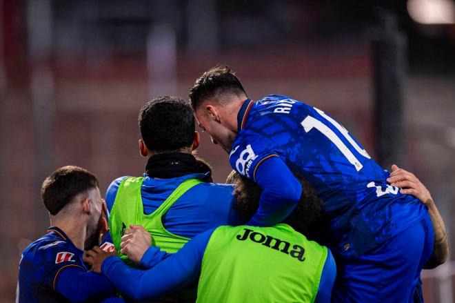 Celebración de los jugadores del Getafe en Girona (Foto: Cordon Press).