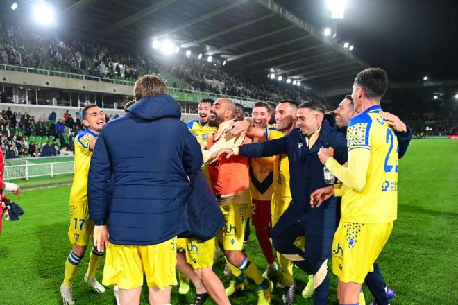 Celebración de los jugadores de la victoria (Foto: Cádiz CF).