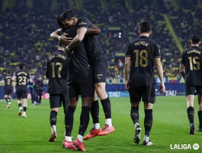 Pepelu celebra el gol de Sadiq Umar (Foto: LALIGA).