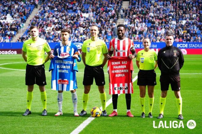 Cuadra Fernández e Iñaki Williams antes del Espanyol - Athletic (Foto: LALIGA).