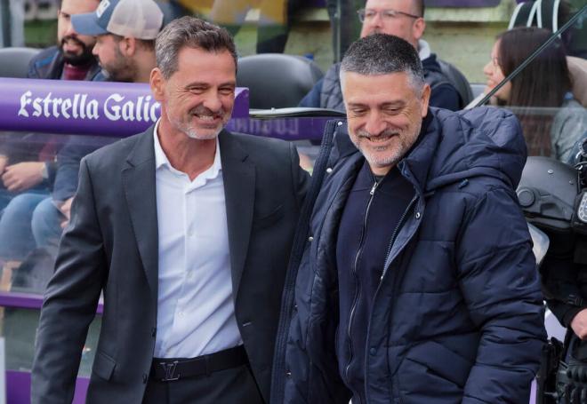 Xavier García Pimienta saluda a Diego Cocca en el Valladolid-Sevilla (Foto: EFE).