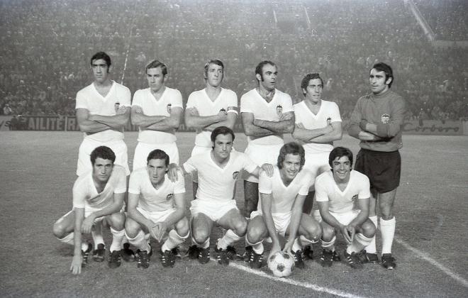 Óscar Rubén Valdez, abajo a la derecha (Foto: Valencia CF)