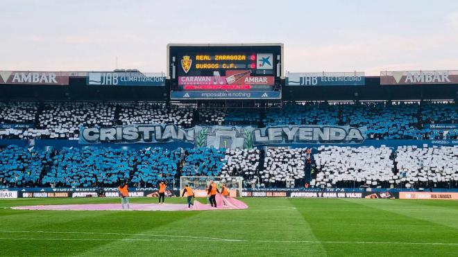 El tifo para Cristian Álvarez en su homenaje en La Romareda (Foto: Real Zaragoza).