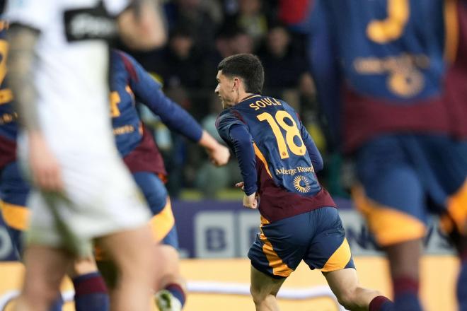 Matías Soulé celebra su golazo en el Parma-Roma (Foto: Cordon Press).