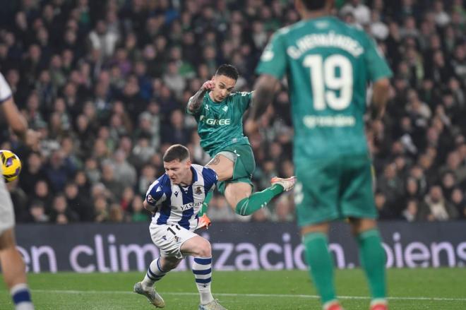 Antony, ante la Real Sociedad (Foto: Kiko Hurtado)